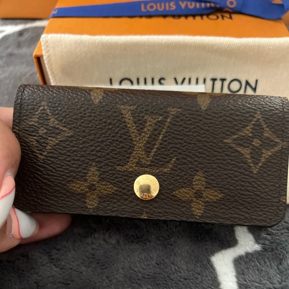 Louis Vuitton 4 Key Holder - Picture 1 of 3